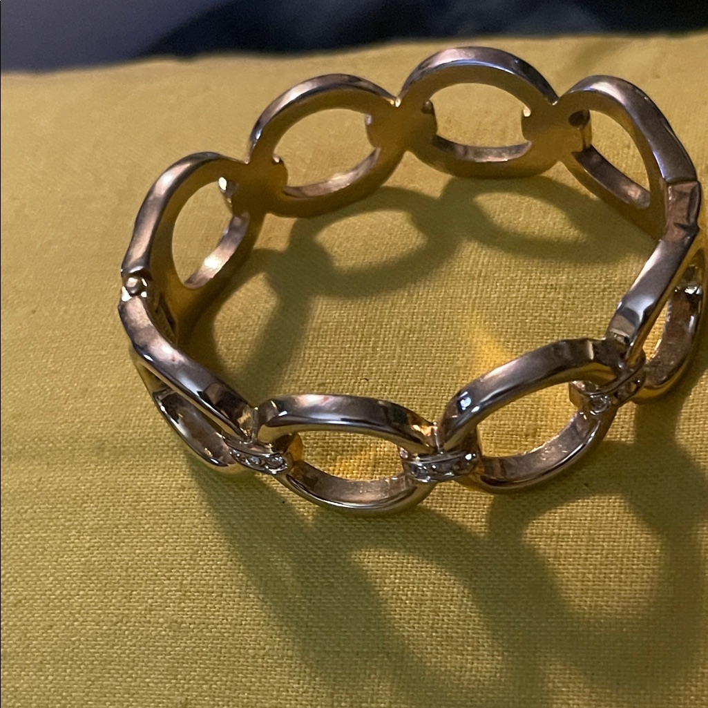 Elegant Gold Link Bracelet
